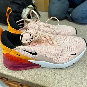 Nike 270s in great condition! Size 7